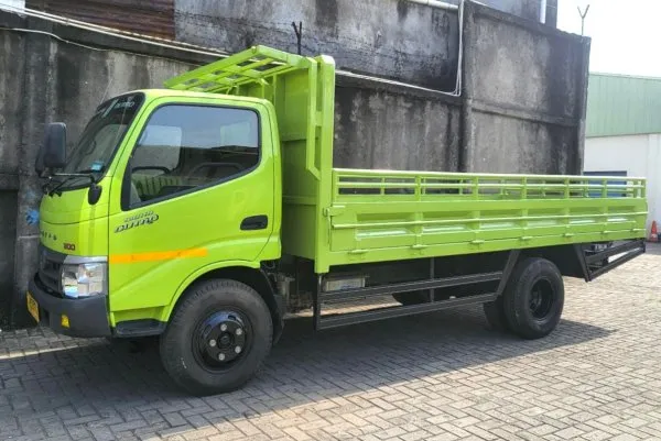 Harga Hino 300 Bak Besi Terbaru: Jenis Bak 3 Way, 5 Way, dan Bak Central Rangka Besi