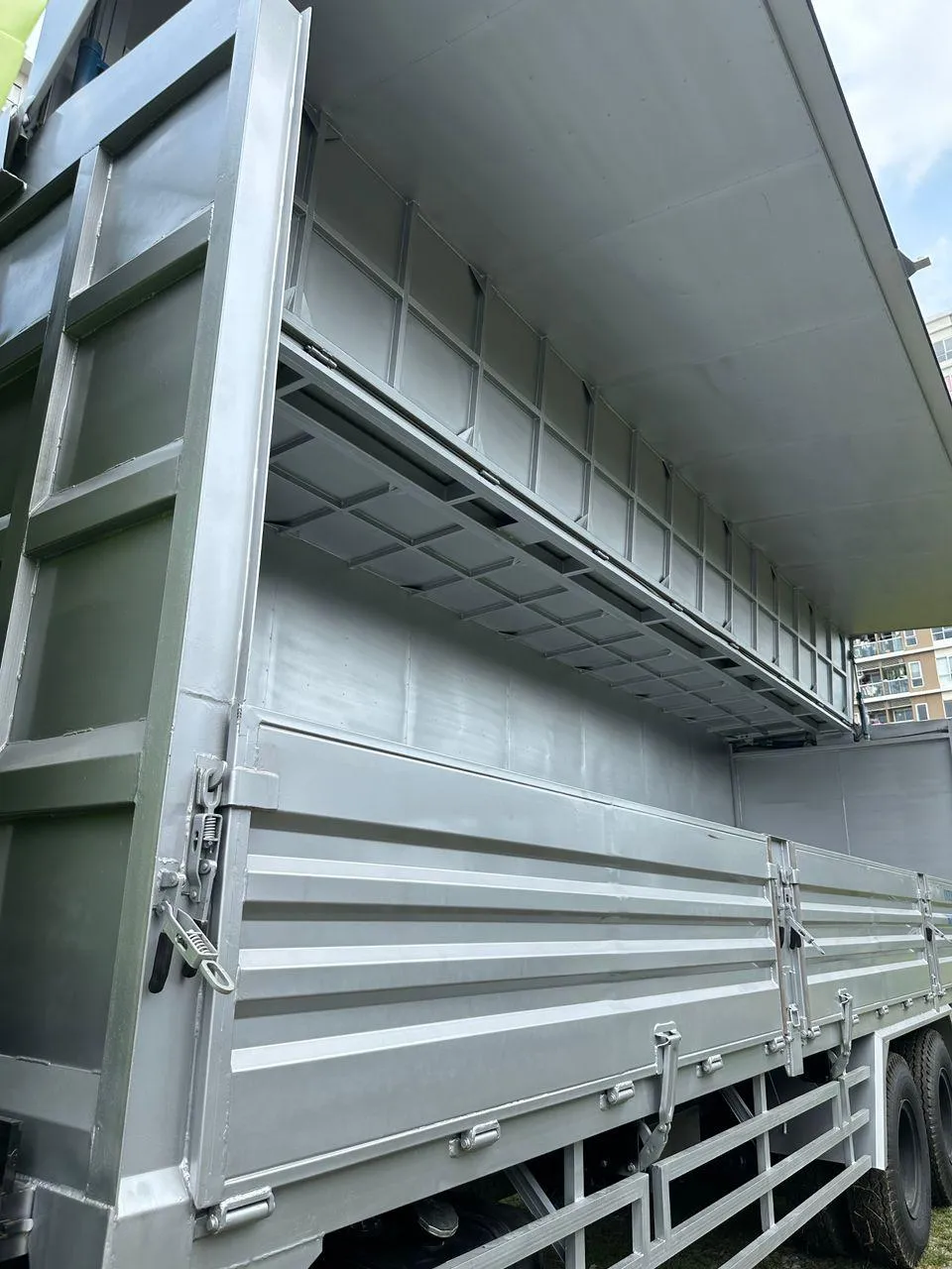 Harga Hino 500 Wingbox untuk Pengadaan Kendaraan Logistik Antar Kota