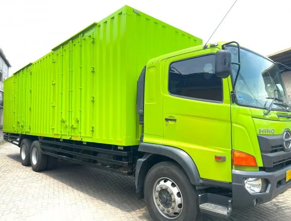 Harga Hino 500 Box Besi untuk Cargo Berat Ekspedisi dan Distribusi Perusahaan